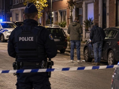 Agent in burger doodgeschoten bij gestolen auto in Brussel, meerdere verdachten opgepakt